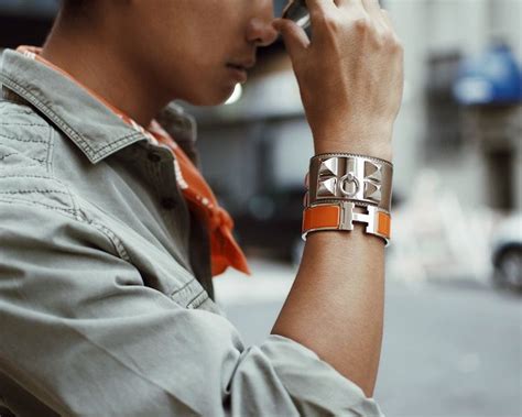 can men wear hermes bracelet|Hermes for men online store.